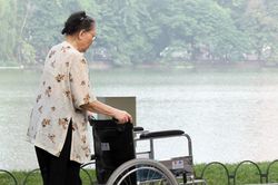 Xoa bóp, chữa liệt nửa người do đột quỵ