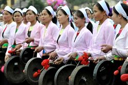 'Chửi cha không bằng pha tiếng' : Bí ẩn tiếng Mường