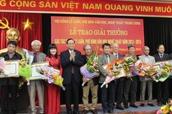 Trao 25 giải thưởng lý luận phê bình VHNT 2013-2014