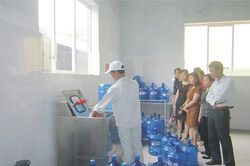 Thị trường nước đóng chai: Mạnh tay với hàng giả, hàng kém chất lượng