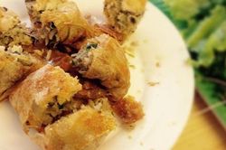 Ăn thử bánh xèo tôm nhảy khu Thành Công