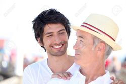 Hành động của người con khiến cả nhà hàng lặng phắc