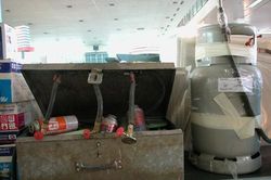 Bắt giữ sang chiết gas mini trái phép: Chế tài không dễ xử
