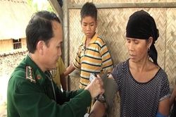 Chăm lo sức khỏe cho người dân khu vực biên giới Việt - Lào