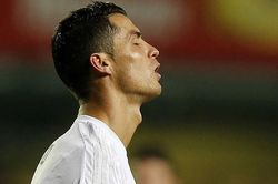 Ronaldo bị 'ma ám'?