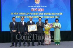 Vụ Chính sách thương mại đa biên vinh dự được đón nhận Huân chương Lao động hạng Nhất
