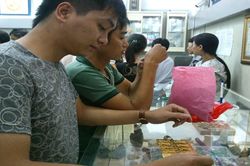 Vàng SJC cậy thế độc quyền gây khó ra sao?