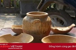 Đào cây làm nhà, phát hiện nhiều cổ vật dưới lòng đất