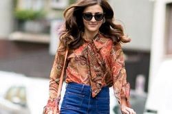 Phối quần jeans cạp cao theo phong cách thập niên 1970