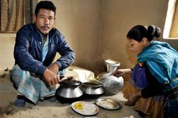 Quái gở hủ tục mẹ và con gái cưới chung một chồng
