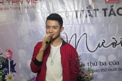 Hot boy quân phục khiến các cô gái 'tan chảy' vì giọng hát quá ngọt