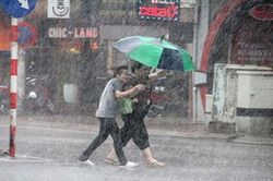 Bí quyết ngăn ngừa cảm lạnh khi bị dính mưa