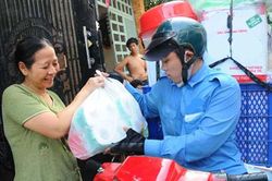 Vật bất ly thân của shipper 'cháy đen' cày đường nhựa 40 độ