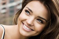 Bói vận mệnh phụ nữ qua má lúm đồng tiền