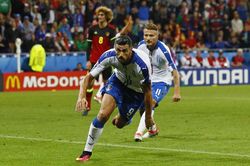 Đôi mắt Pelle, tiếng thét Giaccherini: Italia thắng Bỉ bằng đẳng cấp Bố già