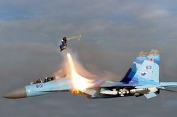 Phi công nhảy dù khỏi máy bay Su-30MK gặp nạn thế nào?