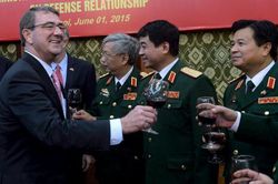 Việt Nam và 'ván cờ siêu cường' hậu dỡ bỏ cấm vận vũ khí Mỹ