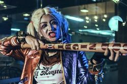 Nữ sinh Sài Gòn bị ném đá khi hóa trang thành Harley Quinn