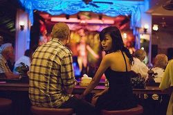 Quán bar Sài Gòn: Disneyland của các ông Tây nghỉ hưu