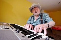 Bỗng dưng biết chơi đàn piano sau cơn đột quỵ