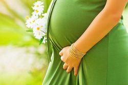 Chuyện mang bầu khi chồng vắng nhà