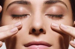 Đừng quên phấn mắt nếu muốn có một đôi mắt hoàn hảo