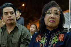 Đồng nghiệp tới viếng NSND Thanh Tòng trong đêm muộn