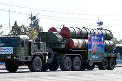 Mục kích duyệt binh khoe vũ khí 'khủng' của Quân đội Iran