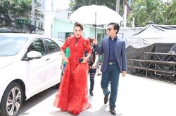 Mạnh Quỳnh: 'Tôi vẫn ôm Phi Nhung trước mặt bà xã'