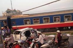 Vụ tàu hỏa đâm ôtô tại Thường Tín: Đã có 5 người tử vong