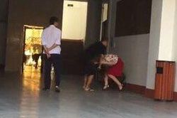 Bị chồng bắt quả tang vào khách sạn cùng trai lạ, vợ khẳng định 'chỉ gửi xe vào uống cà phê'