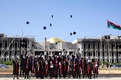 Sinh viên Libya mừng tốt nghiệp, bất chấp chiến sự