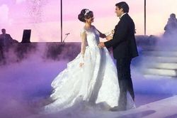 Kinh ngạc loạt váy cưới siêu đắt đỏ của con gái tỷ phú Nga