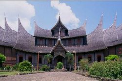 Thú vị Minangkabau: Đàn bà làm chủ, đàn ông là khách