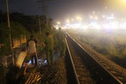 Không nghe thấy tiếng còi, bị tàu hỏa tông chết thảm