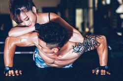 Điều gì xảy ra với cơ thể khi chống đẩy 22 lần trong 22 ngày