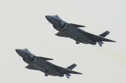 Strategy Page: Máy bay chiến đấu J-20 Trung Quốc còn kém nhiều so với F-22, F-35 Mỹ