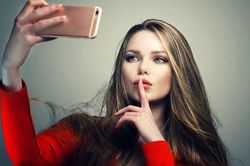 Đòi xem 'ảnh nóng' người yêu, chàng là người thế nào?