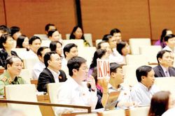 Tấm biển trên Nghị trường và Quốc hội tranh luận
