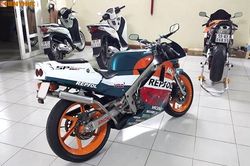 Honda NSR250R đời 1985 mới như 'đập thùng' ở Sài Gòn