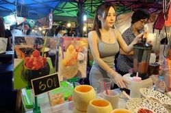 Quán ăn, hàng nước kiếm bội nhờ chủ là trai xinh gái đẹp