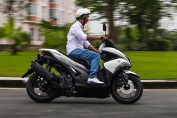 Yamaha NVX chạy 40 km hết 1 lít xăng trong thành phố