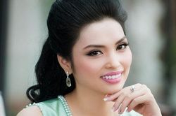 Chăm sóc da mùa đông đẹp như MC Huyền Sâm