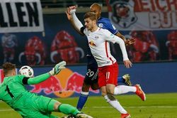 RB Leipzig tái chiếm ngôi đầu từ Bayern sau màn ăn vạ thô thiển