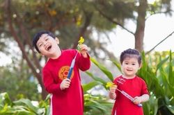 Áo dài hút khách dịp cuối năm