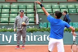 Boris Becker: Djokovic sa sút vì lười tập