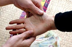 Giải mã 'mánh khóe' tại sao thầy bói luôn nói đúng