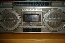 Bồi hồi khi nhìn lại những chiếc đài cassette thời xa xưa