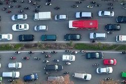 Giao thông kẹt cứng ở phố cổ Hà Nội ngày giáp Tết