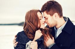 Ý nghĩa bất ngờ của nụ hôn lên trán